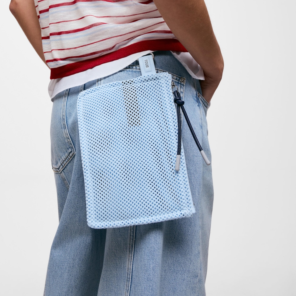 Nebesky modr&aacute; ploch&aacute; toaletn&aacute; ta&scaron;ka TOUS Tulip&aacute;nov&aacute; sieťovina