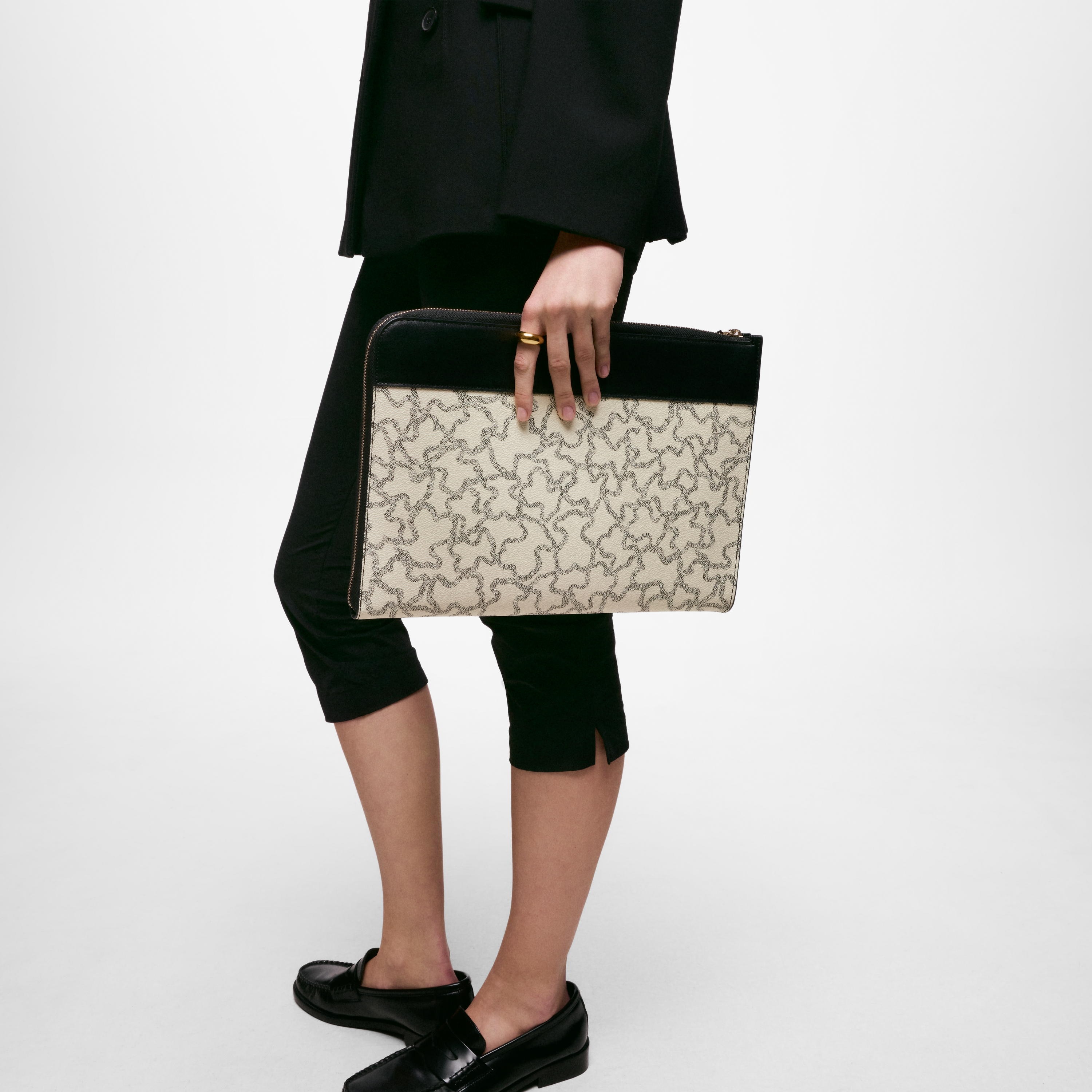 Black Laptop sleeve TOUS Kaos Icon