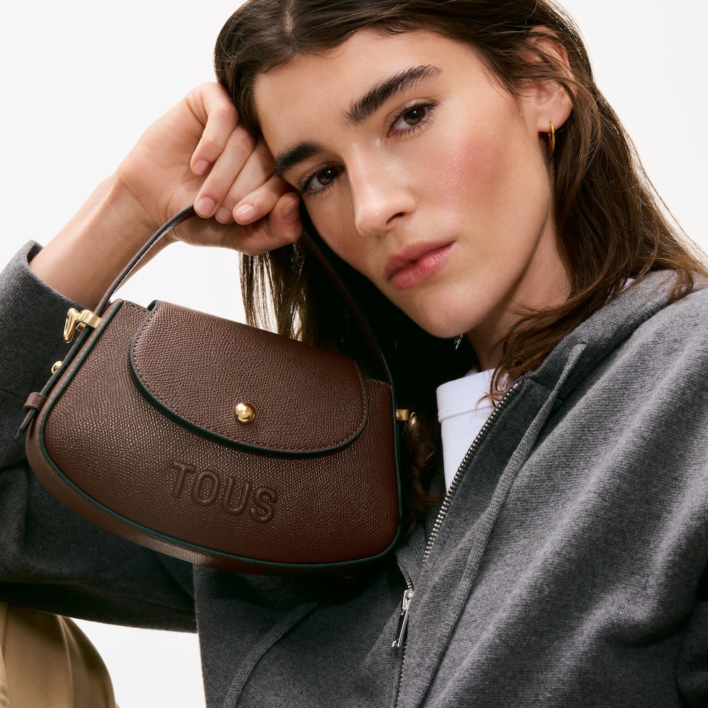 Mini bolso marr&oacute;n solapa TOUS back to basics