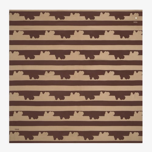 وشاح حريري باللون البني من تشكيلة TOUS Bear Stripes Big