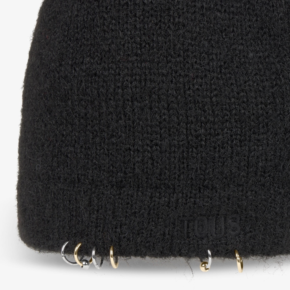 ブラックのニットビーニー TOUS Earrings