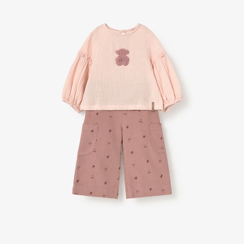 Casual baby girl&rsquo;s outfit in pink