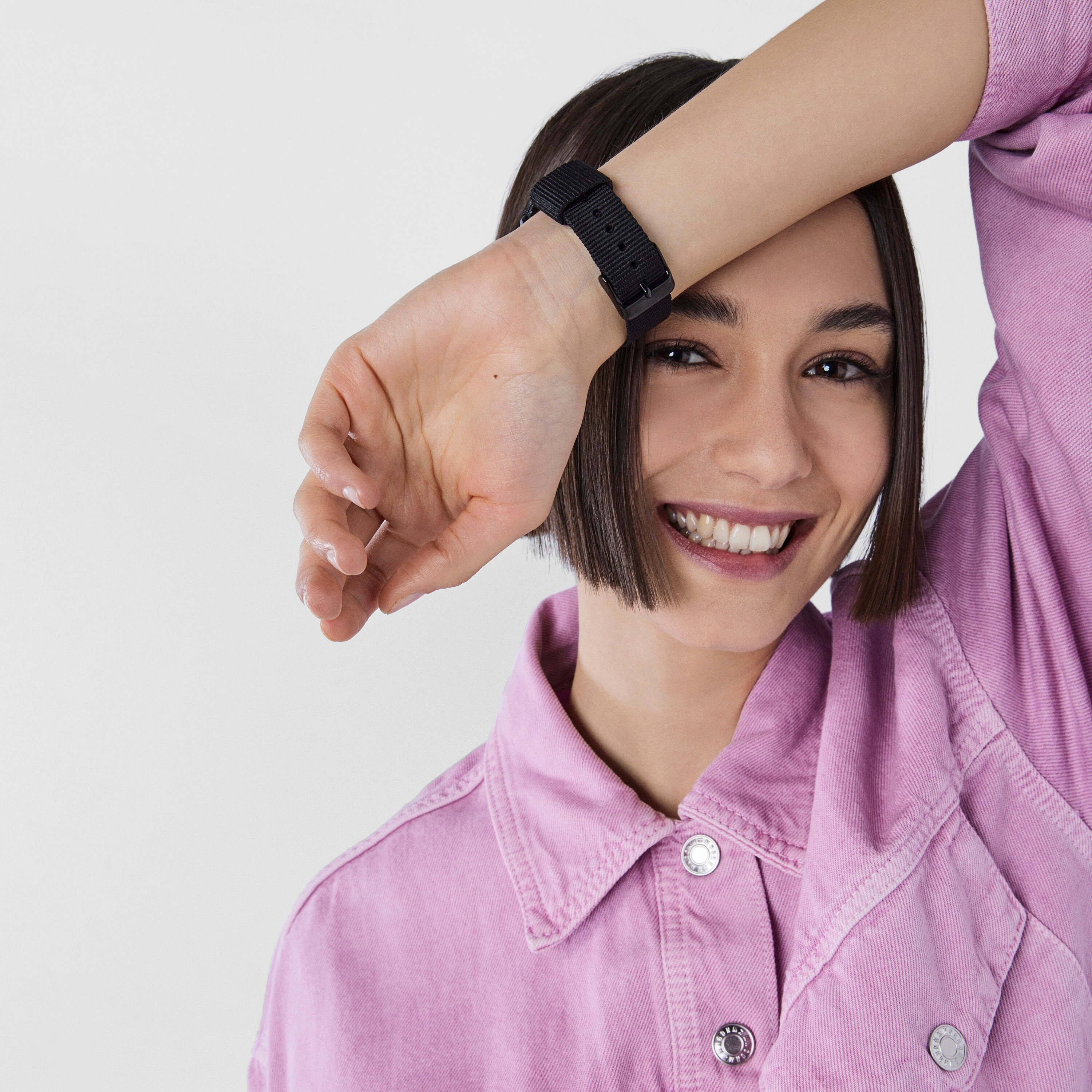 Black solar-powered and sustainable Vibrant Sun Watch