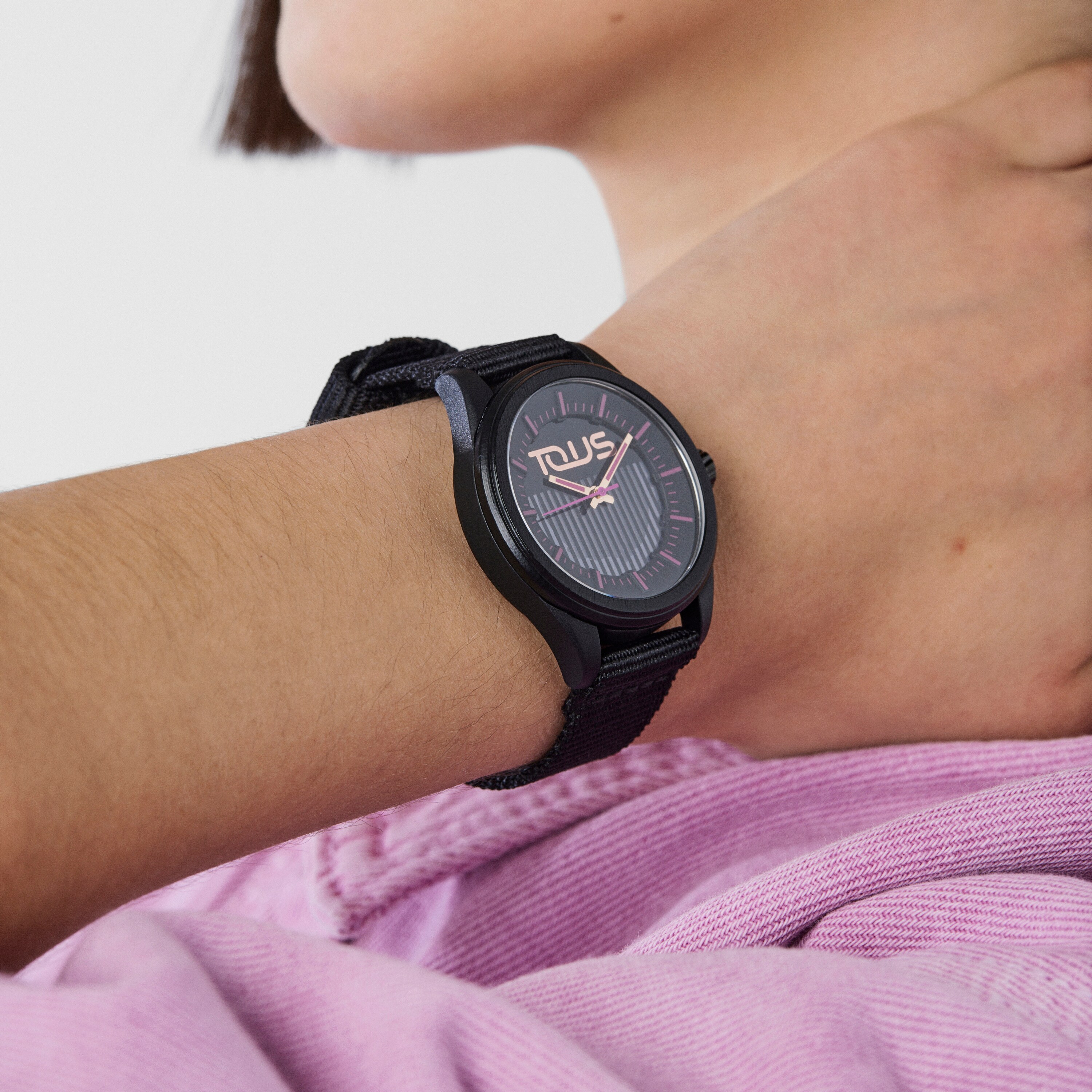 Black solar-powered and sustainable Vibrant Sun Watch