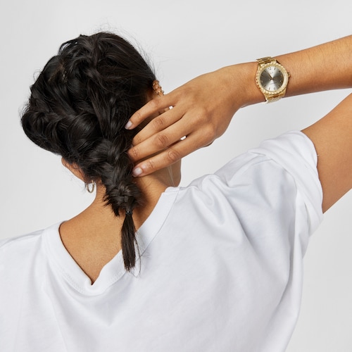 Relógio Tender Bear com relevo de ursos em aço IP dourado