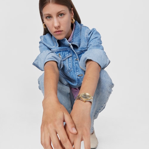 Relógio Tender Bear com relevo de ursos em aço IP bicolor dourado