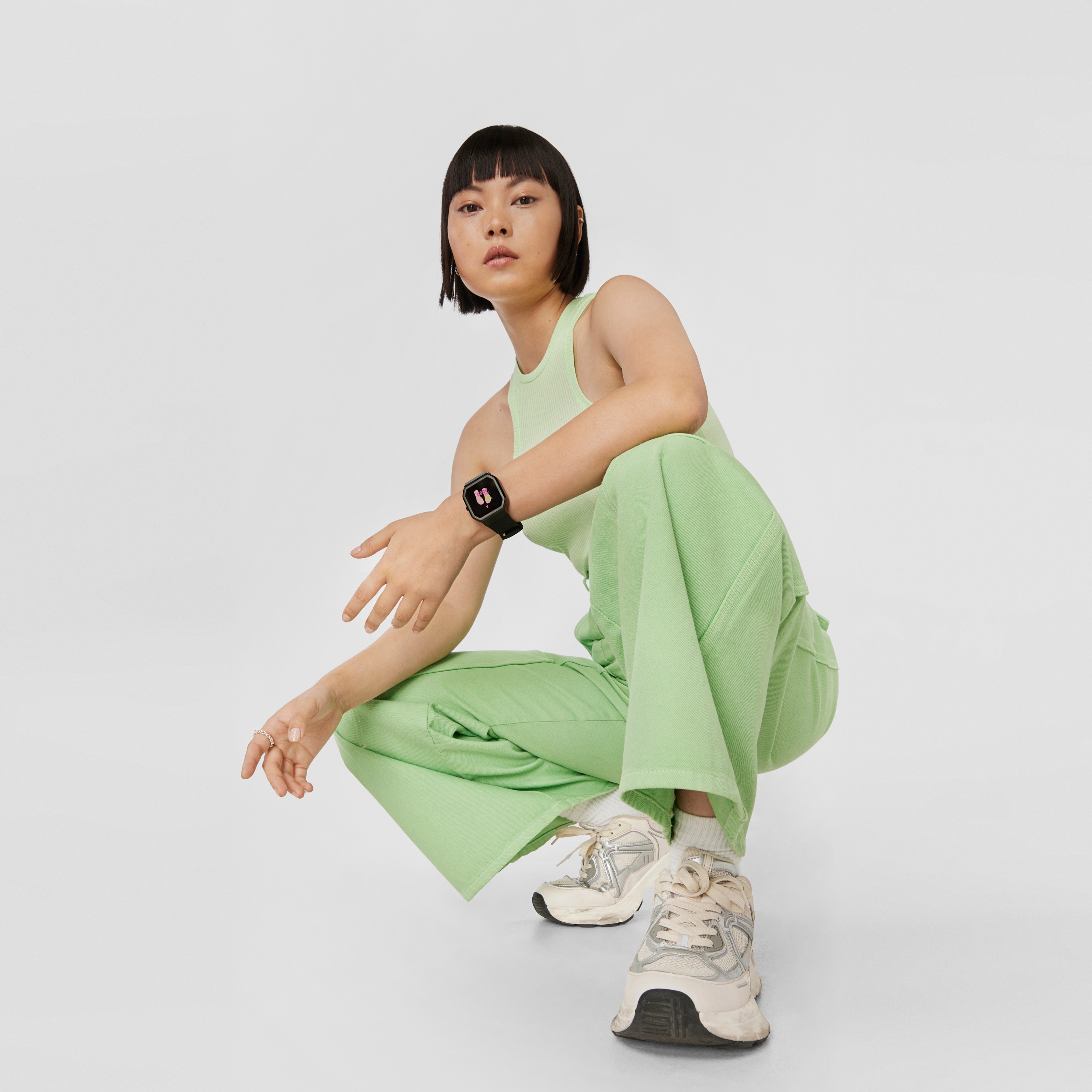 B-Connect Smartwatch with black silicone strap