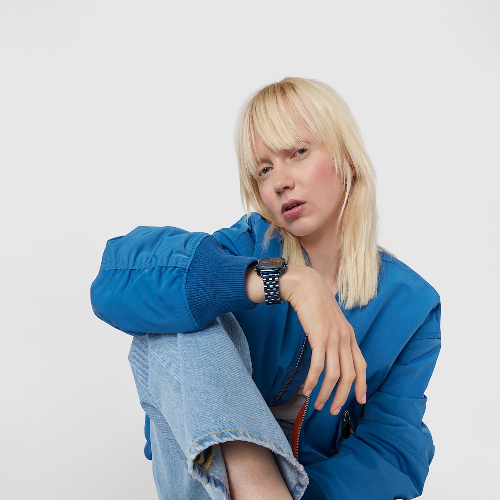 Reloj digital con brazalete de acero IP azul D-Logo