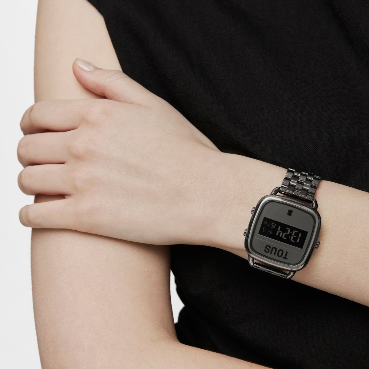 Reloj digital con brazalete de acero IP negro D-Logo