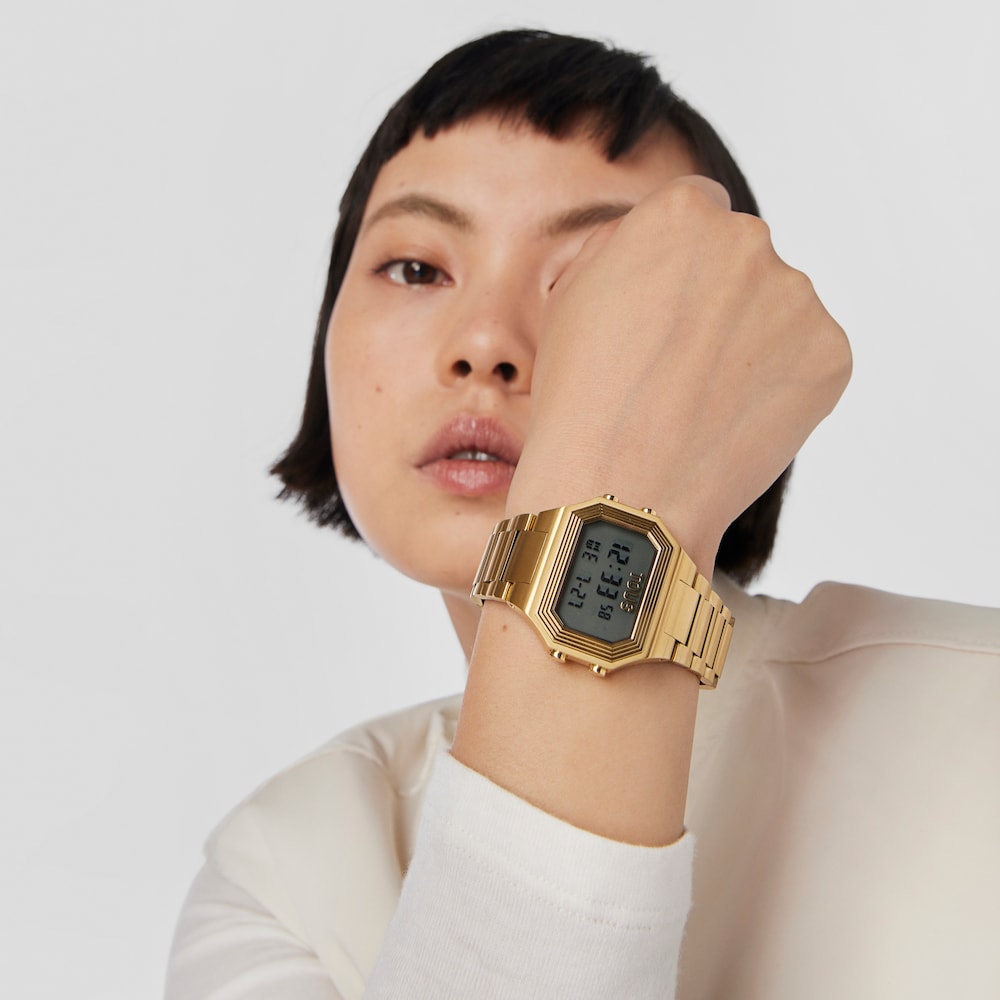 Reloj digital con brazalete de acero IP dorado Emerald
