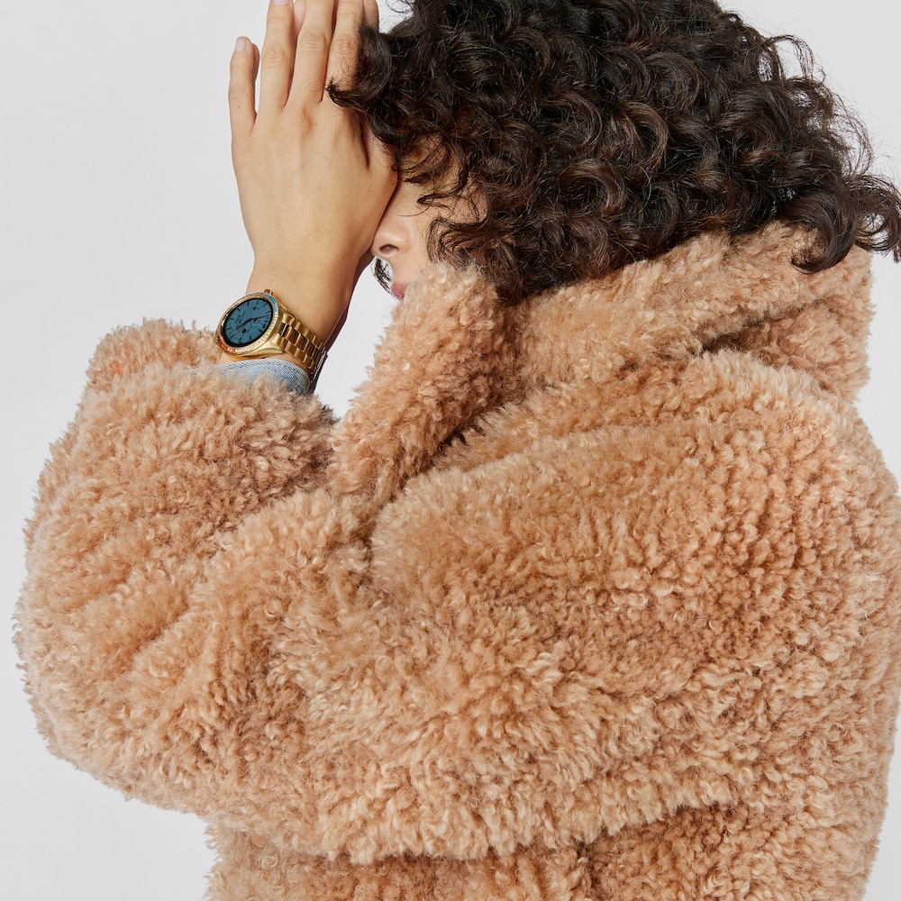 Reloj smartwatch con brazalete de acero IP dorado y zirconias rainbow T-Shine Connect