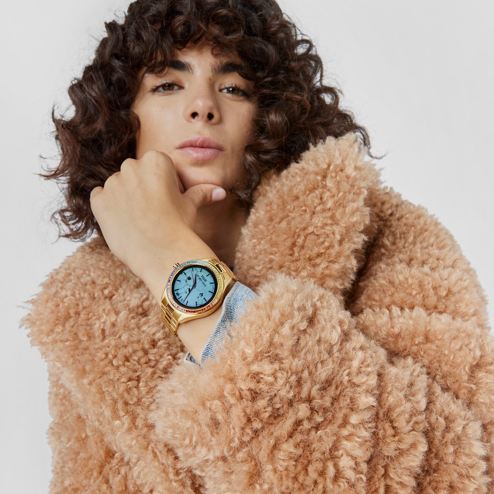 Reloj smartwatch con brazalete de acero IP dorado y zirconias rainbow T-Shine Connect
