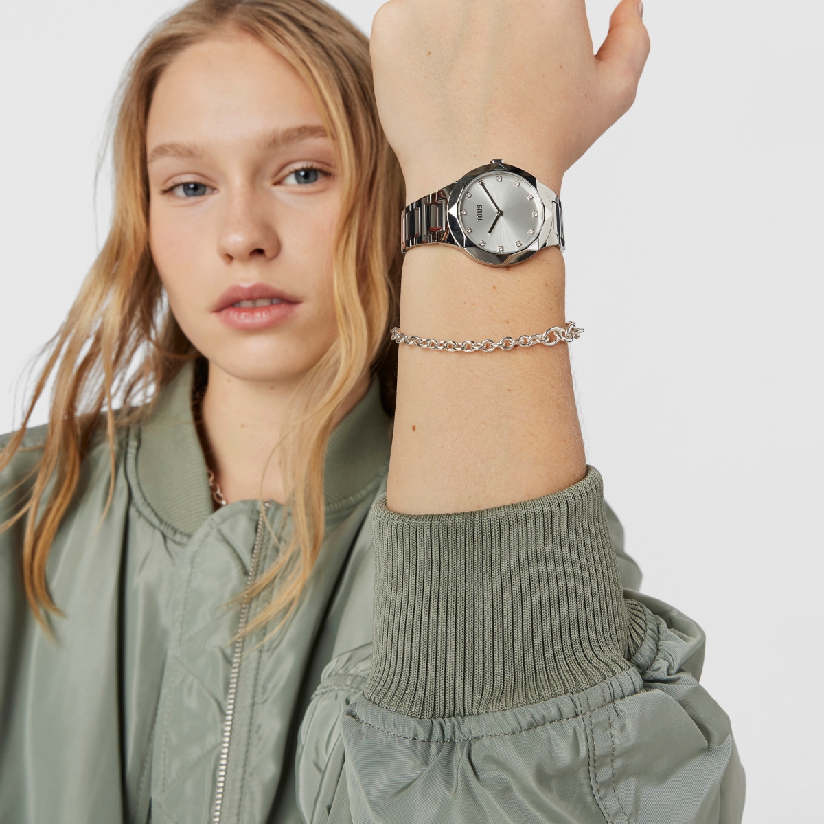 Reloj analógico con brazalete de acero Karat Round