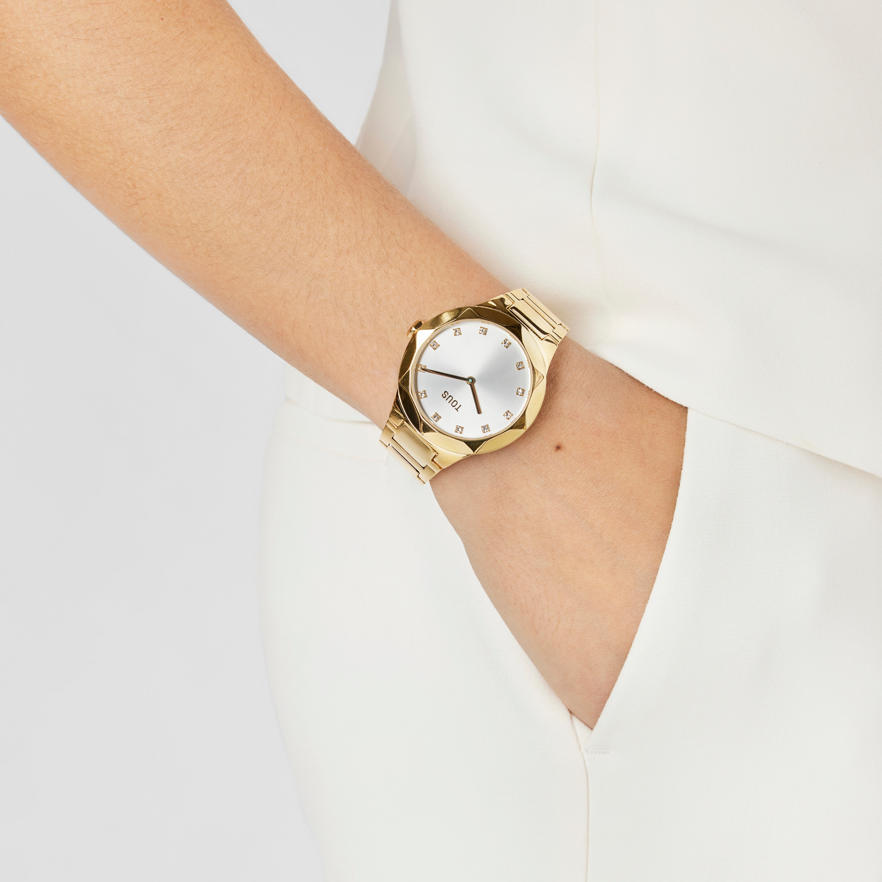 Analogue watch with gold-colored IPG steel wristband Karat Round