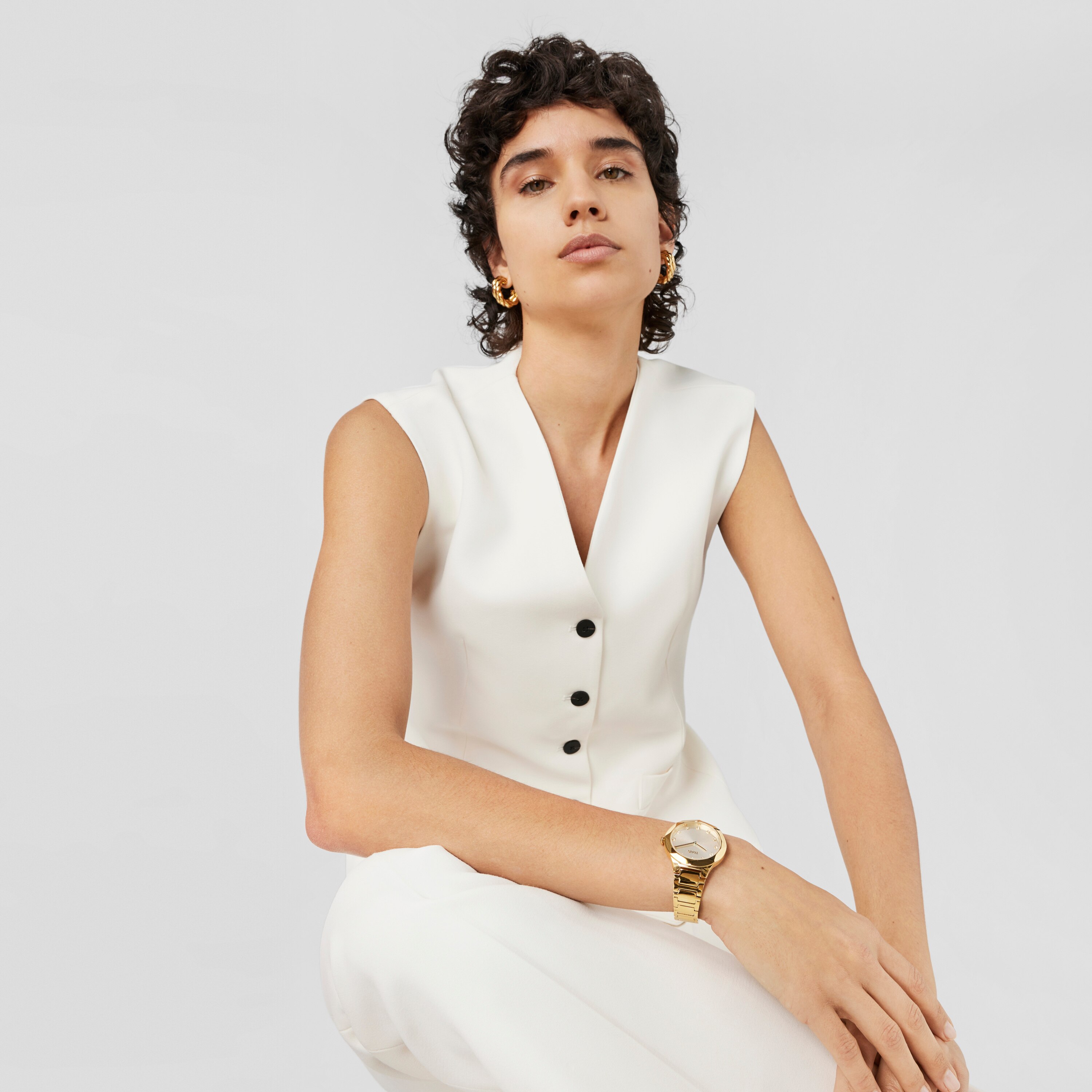 Analogue watch with gold-colored IPG steel wristband Karat Round