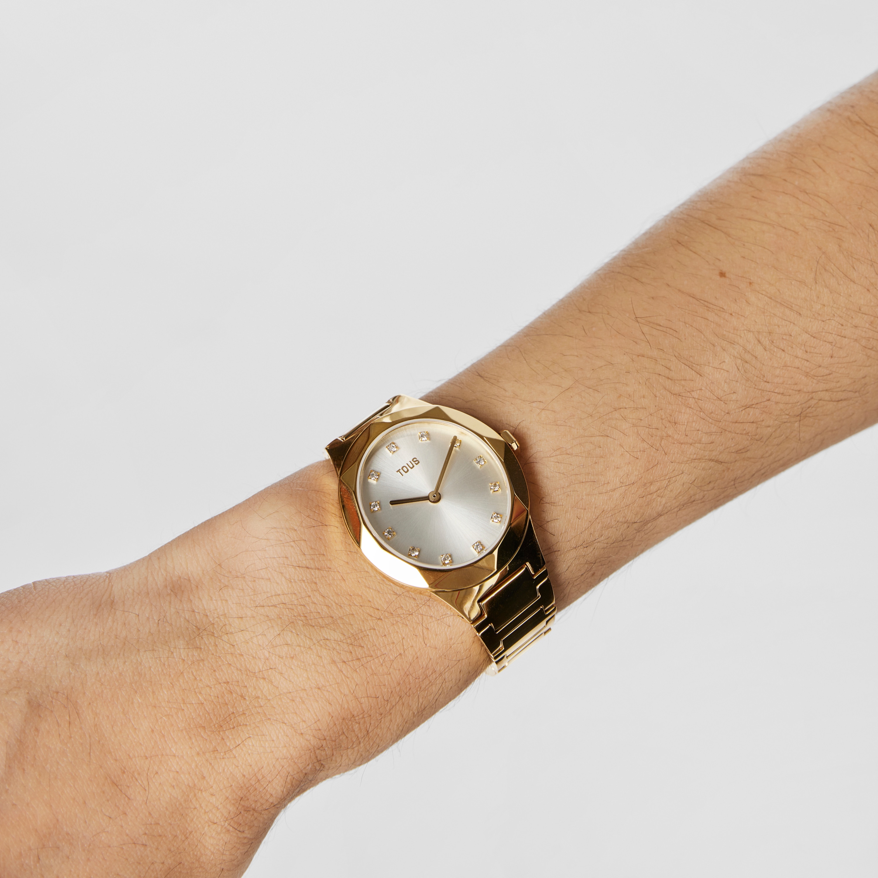 Reloj analógico con brazalete de acero IPG dorado Karat Oval