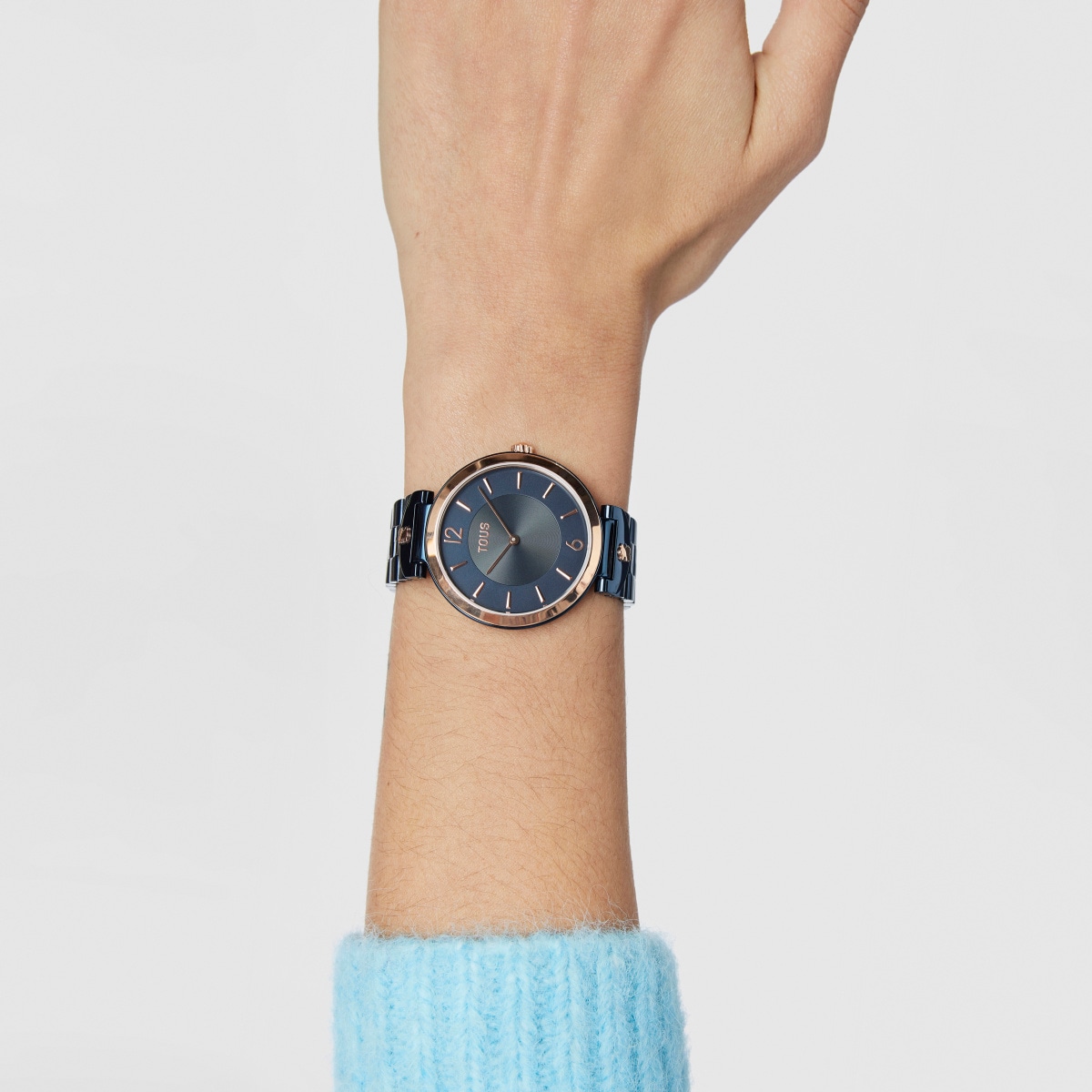 Analogue watch with blue-colored IP steel and pink-colored IPRG steel wristband S-Band