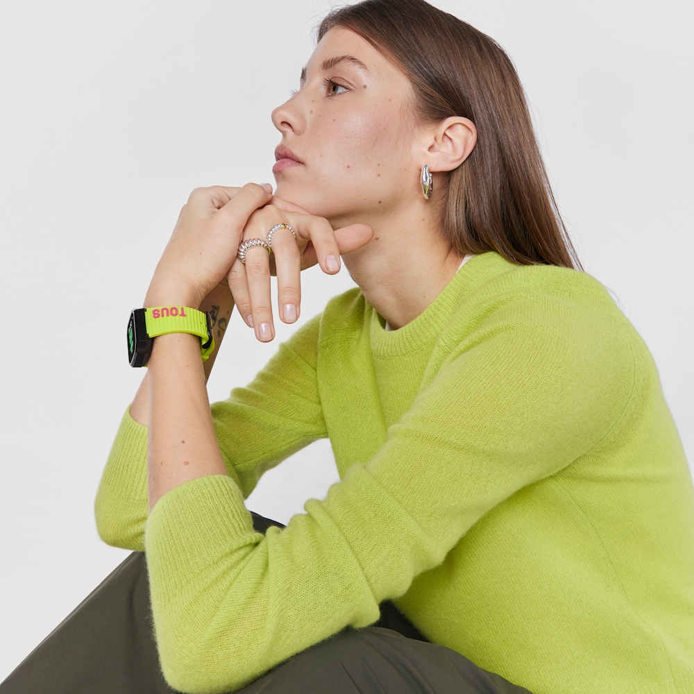 Smartwatch with nylon strap and green silicone strap B-Connect