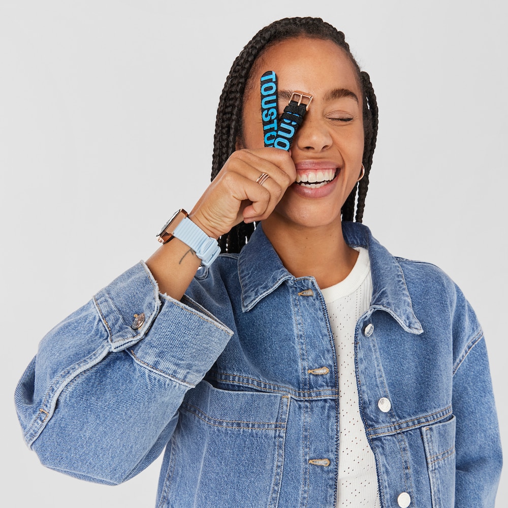 Reloj smartwatch con correa de nylon y correa de silicona azul B-Connect