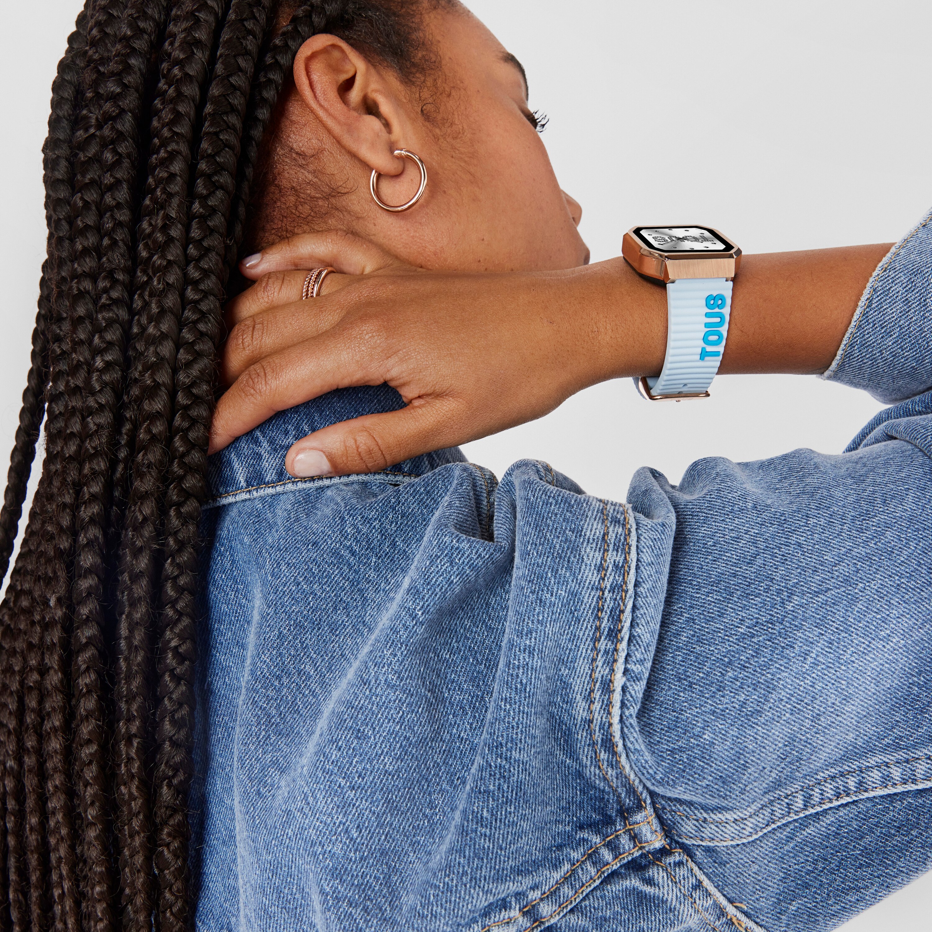 Smartwatch with nylon strap and blue silicone strap B-Connect