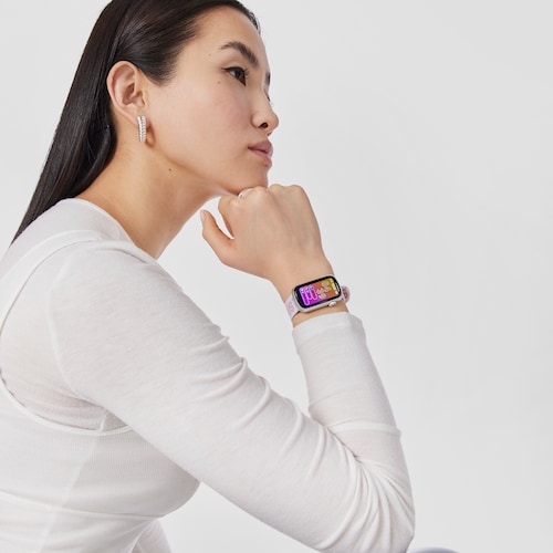 Smartwatch with nylon strap and pink silicone strap T-Band