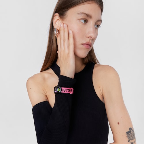 Smartwatch with nylon strap and black silicone strap T-Band