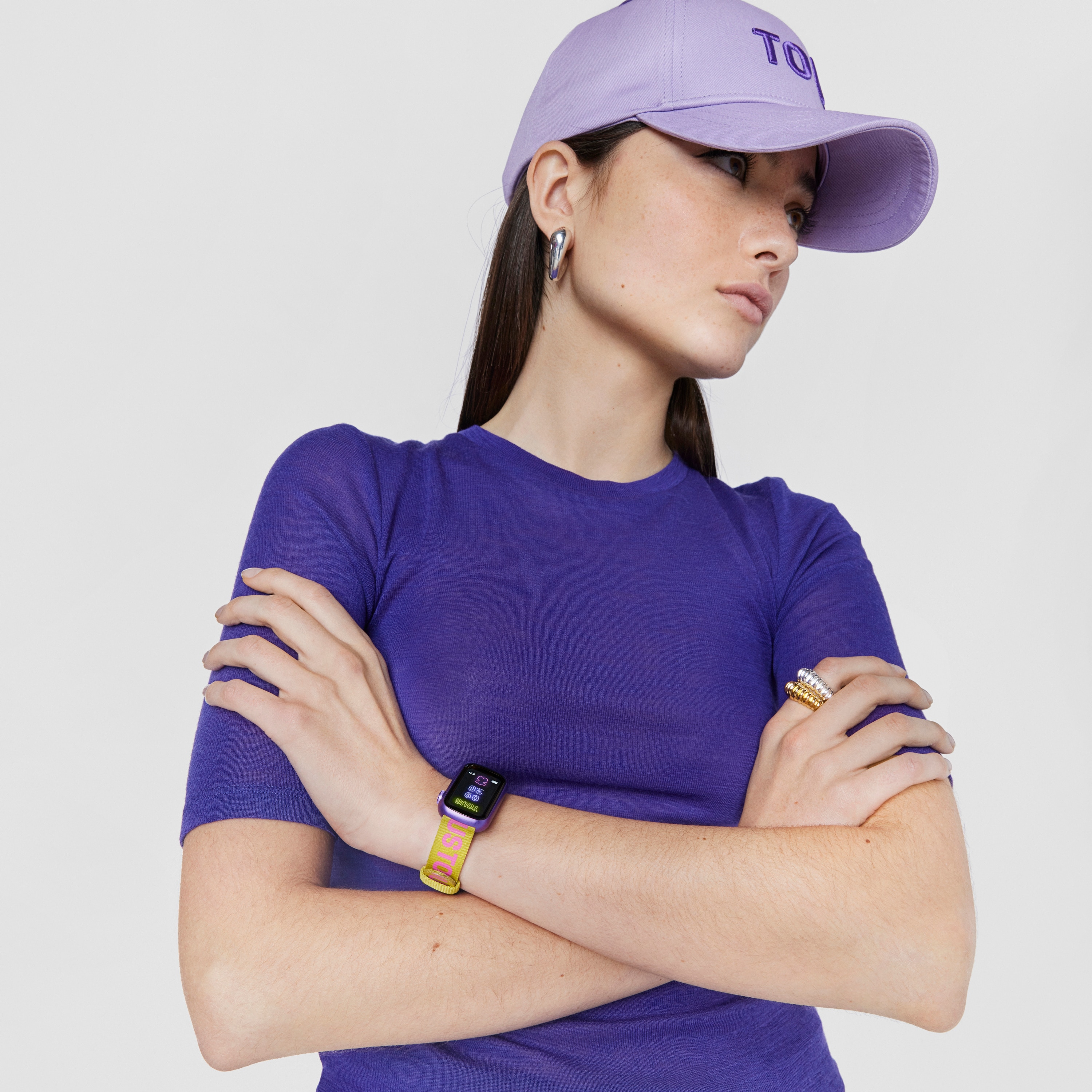 Smartwatch with nylon strap and fuchsia silicone strap T-Band