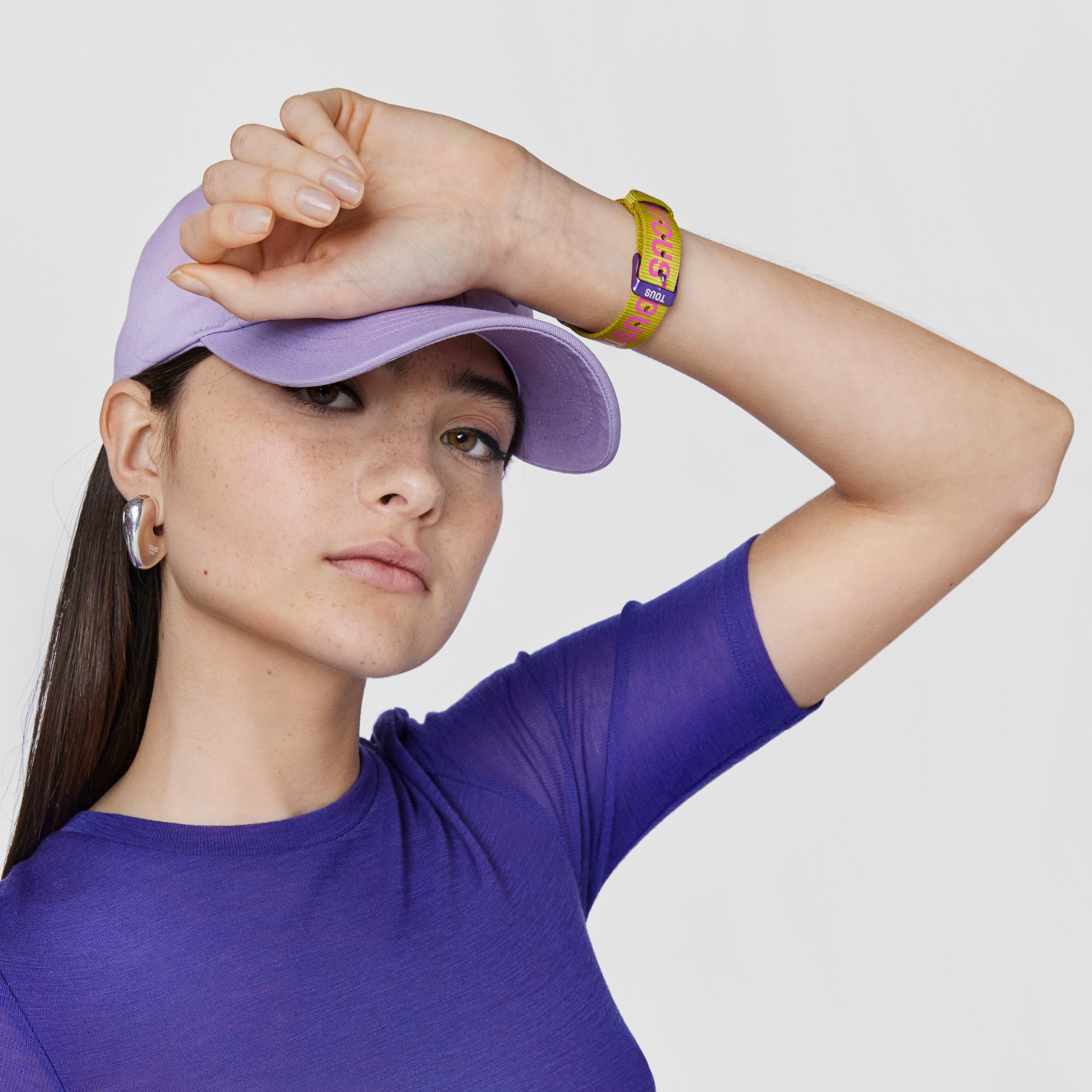 Smartwatch with nylon strap and fuchsia silicone strap T-Band