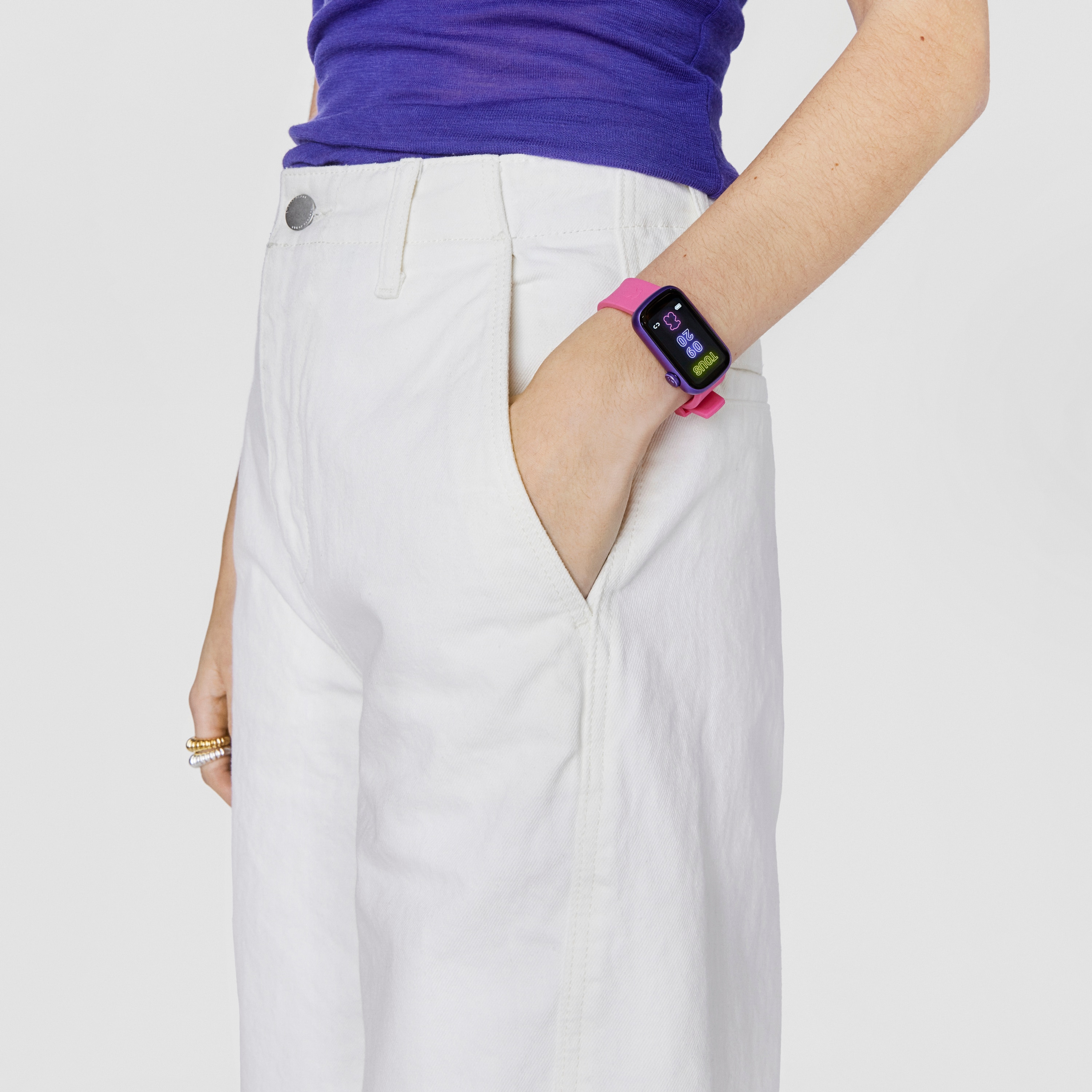 Smartwatch with nylon strap and fuchsia silicone strap T-Band