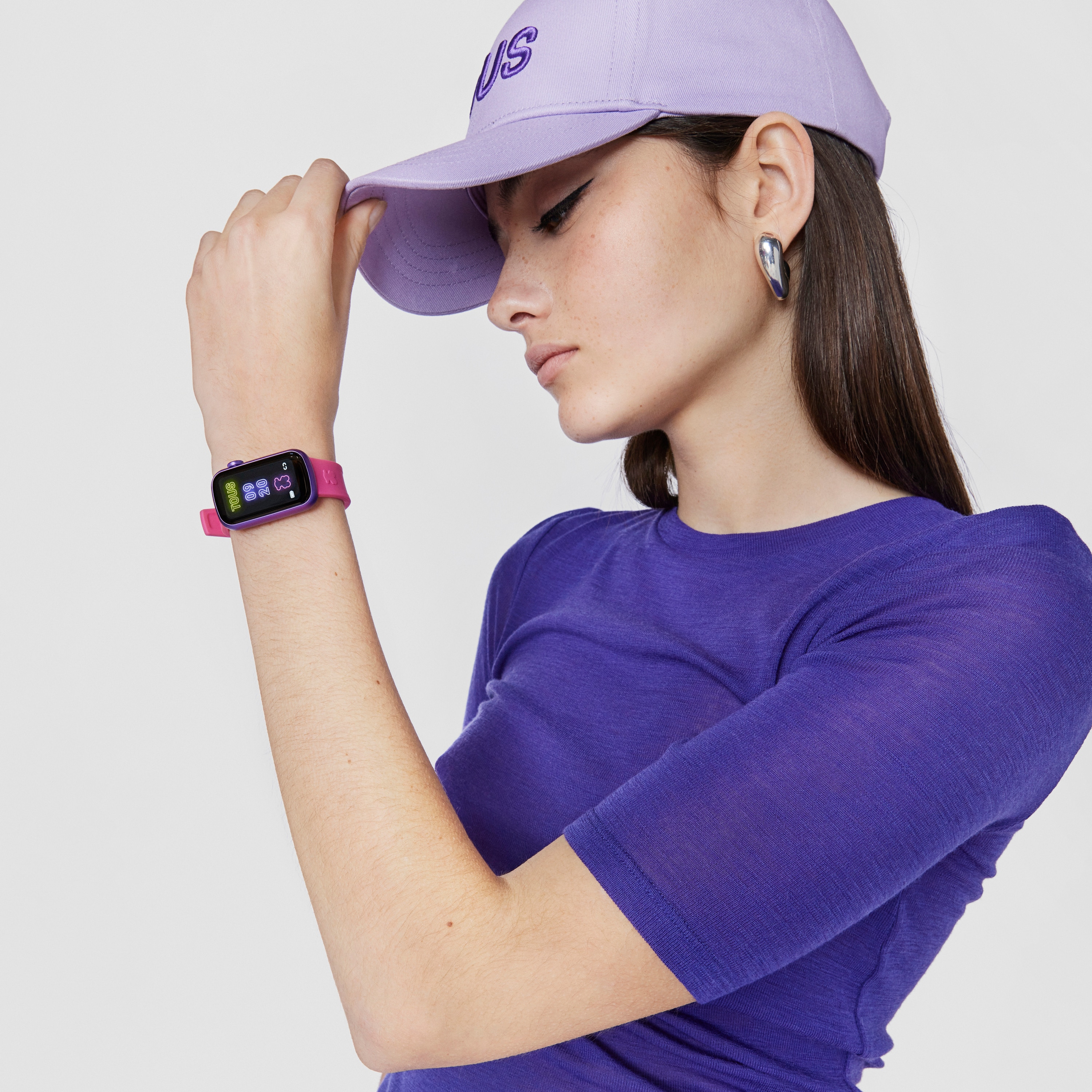 Smartwatch with nylon strap and fuchsia silicone strap T-Band