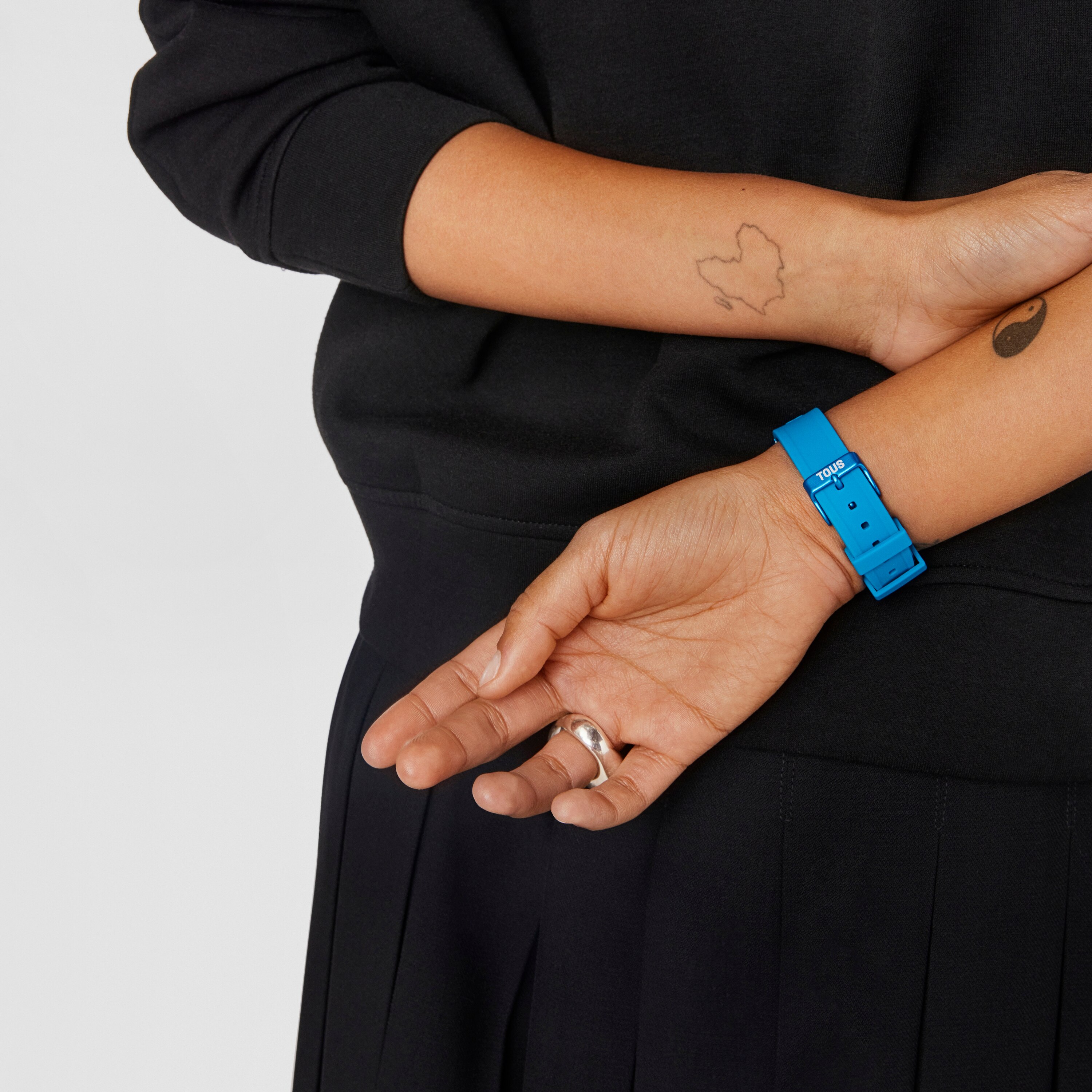 Smartwatch with nylon strap and silicone strap T-Band