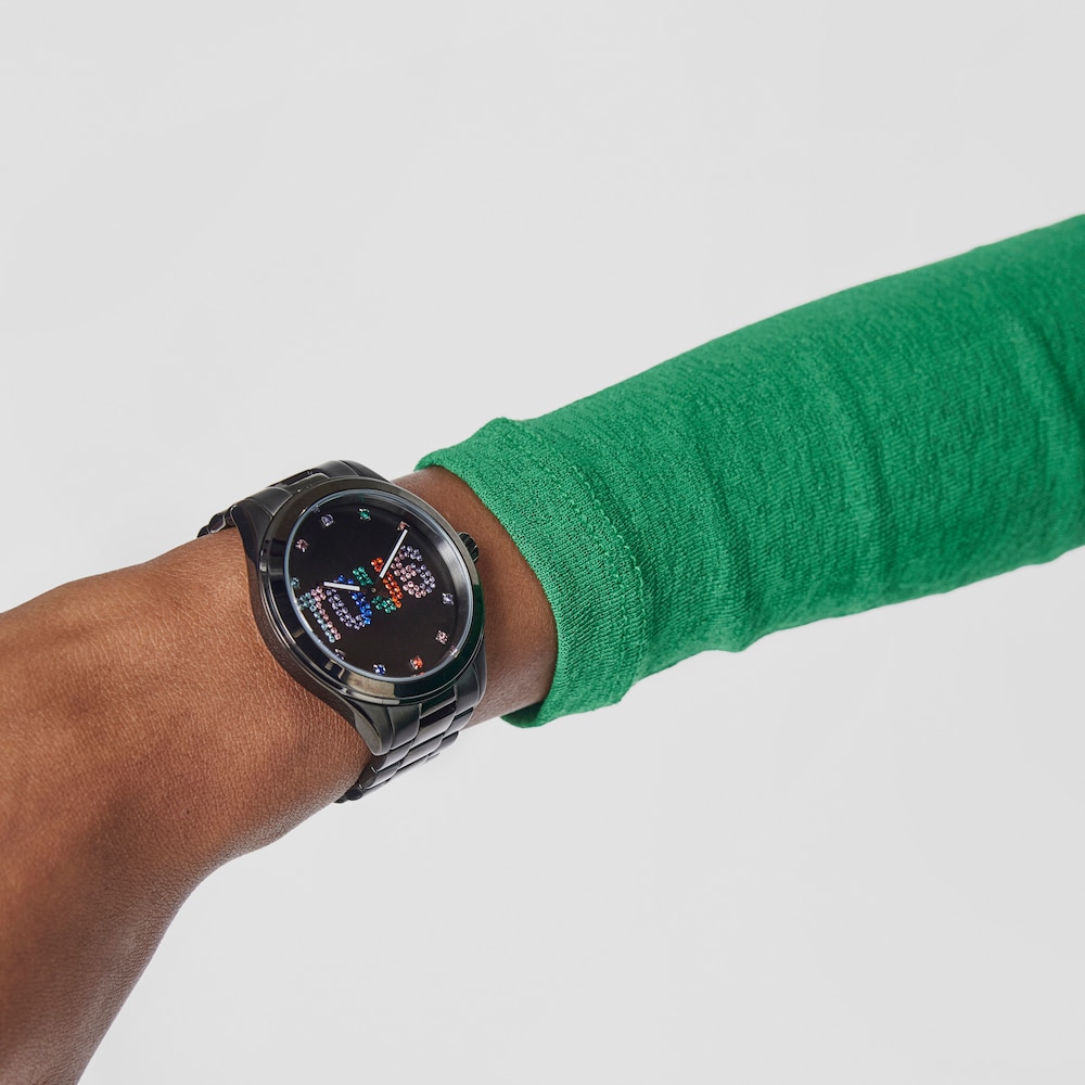 Analogov&eacute; hodinky s&nbsp;čern&yacute;m řem&iacute;nkem z&nbsp;oceli IP a&nbsp;krystaly T-Logo