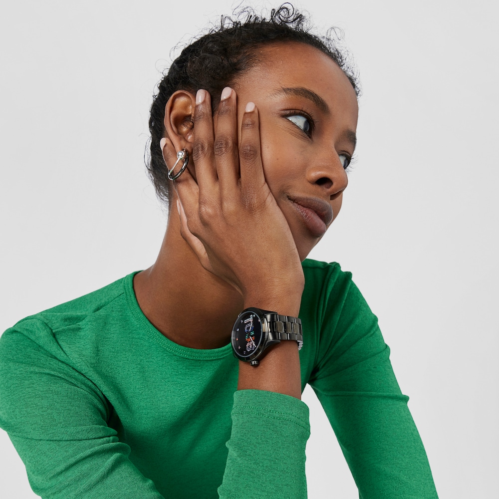 Analogov&eacute; hodinky s&nbsp;čern&yacute;m řem&iacute;nkem z&nbsp;oceli IP a&nbsp;krystaly T-Logo