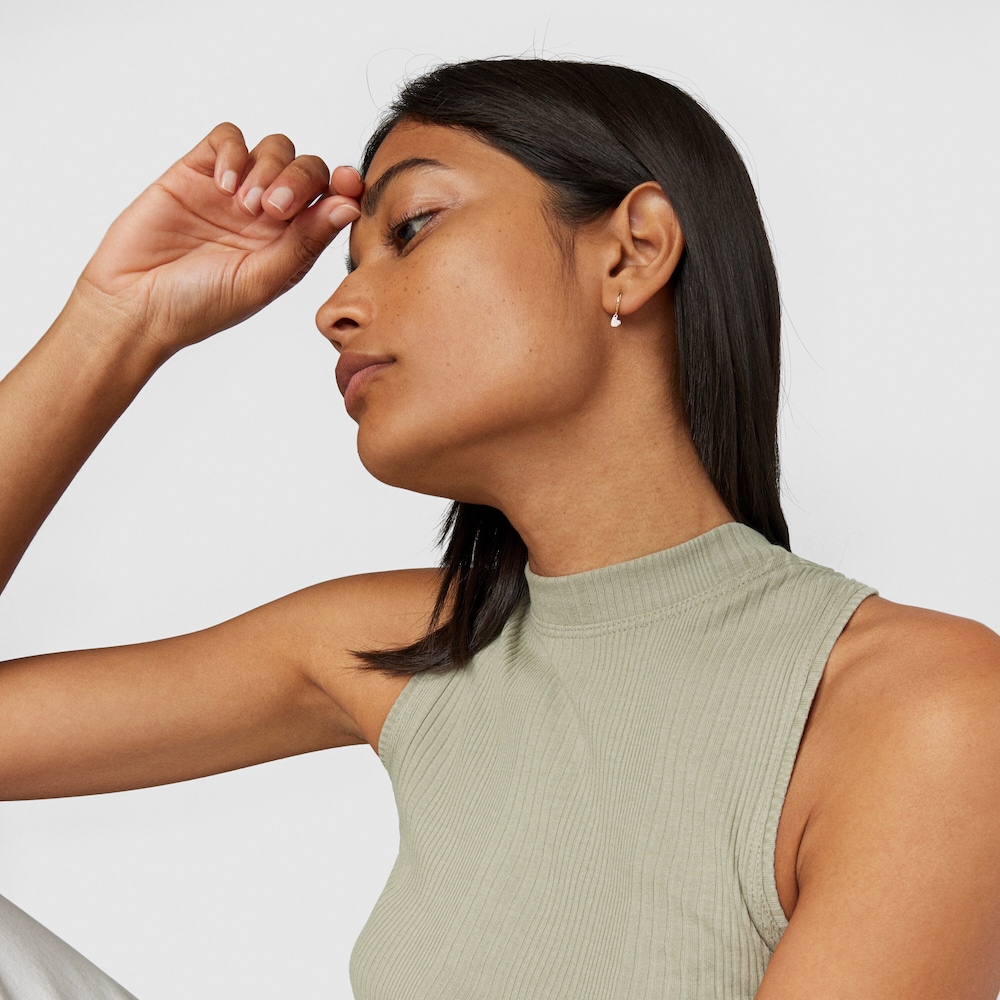 18K solid gold Basics Hoop earring with heart motif