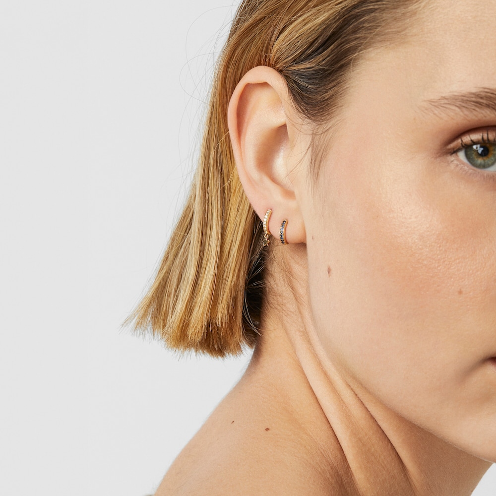 Pendiente aro de oro con zafiros azules y un diamante TOUS Basics