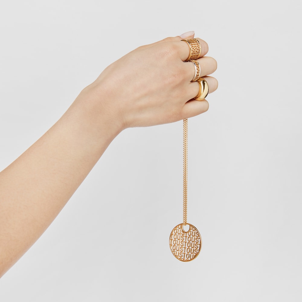 Collar grande con ba&ntilde;o de oro 18 kt sobre plata Logo