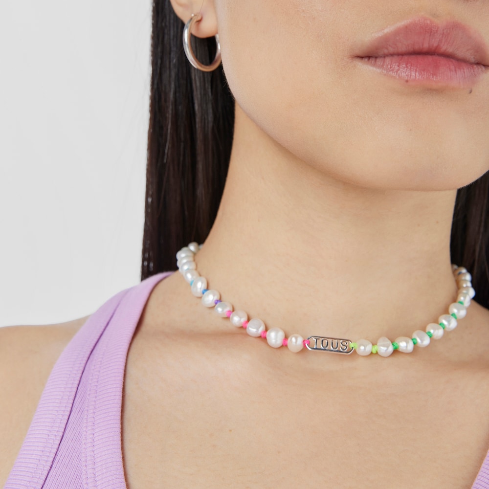 Collar de nylon multicolor, plata y perlas cultivadas Logo Collar de nylon multicolor, plata y perlas cultivadas Logo
