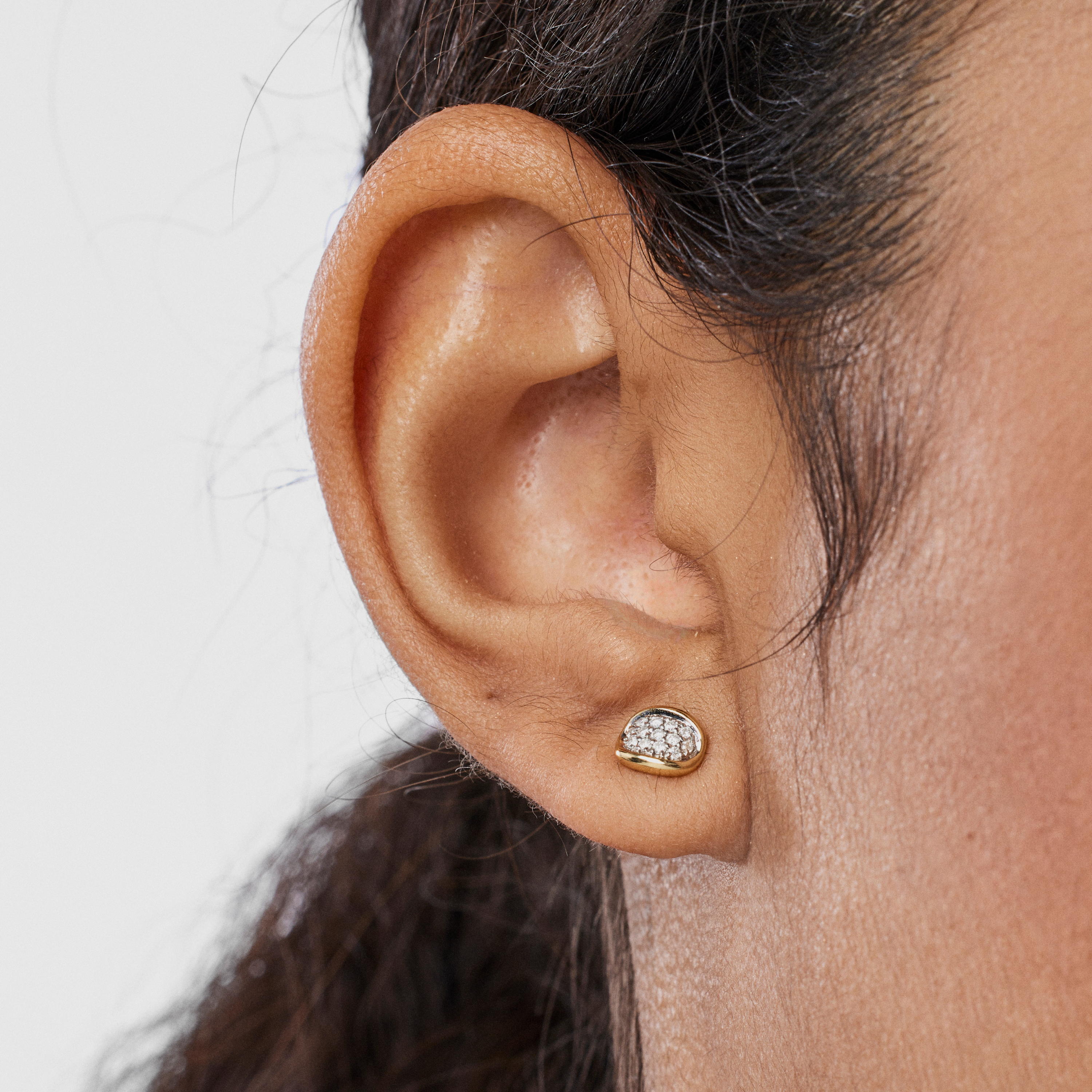 TOUS Hav oval earrings in 18K solid gold with diamonds