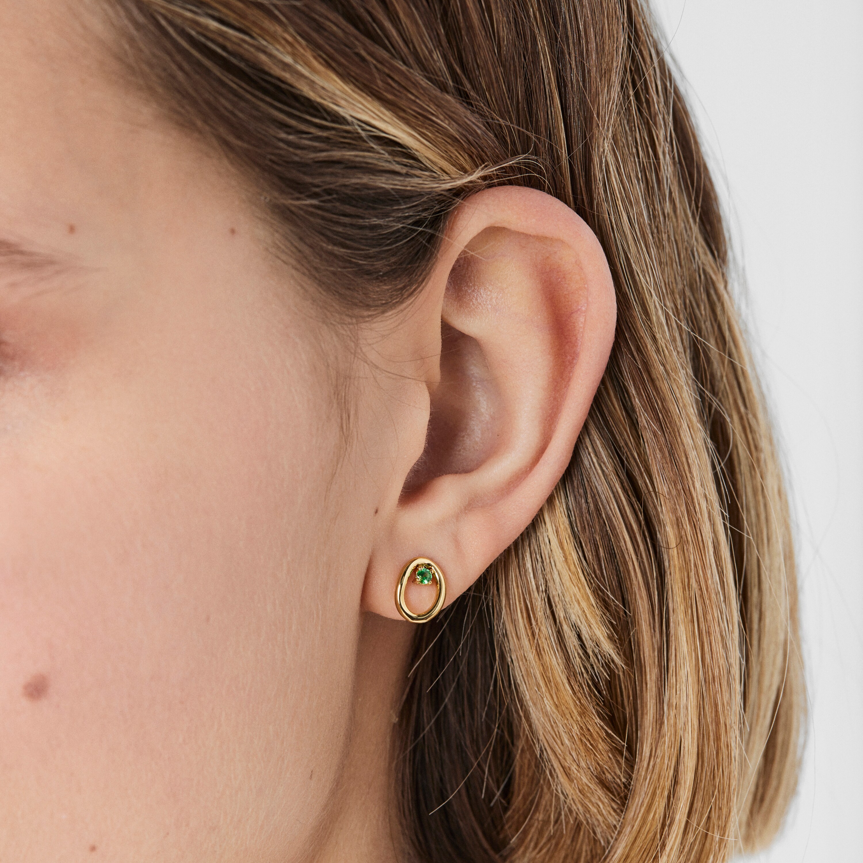TOUS Hav earrings in gold with tsavorite gems