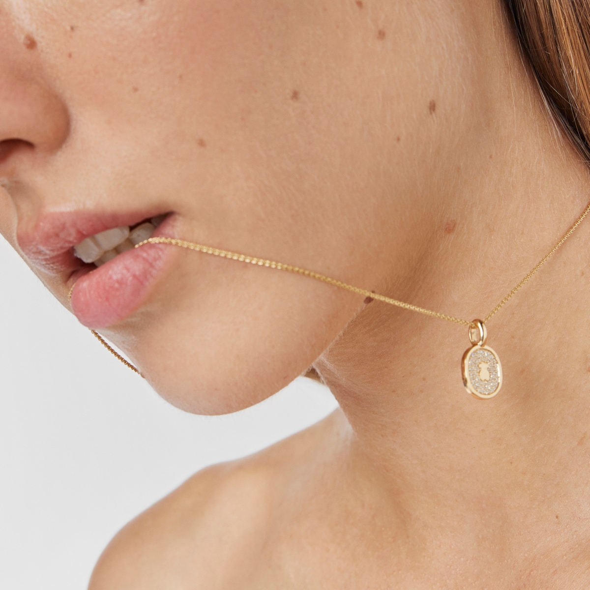 Gold Oursin Pendant with 0,21ct diamonds image number 6