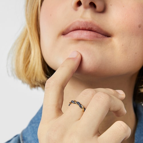 Anel Twisted em ouro e safira azul