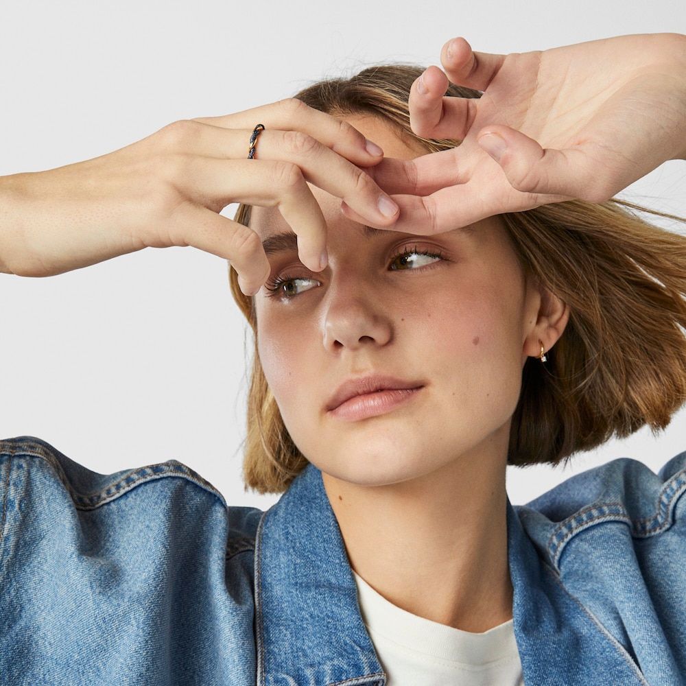 Anillo de oro y zafiro azul Twisted