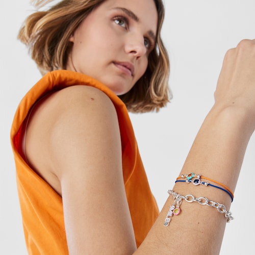 Wisiorek TOUS Vibrant Colors wykonany ze srebra z chalcedonem, pokryty r&oacute;żowym lakierem