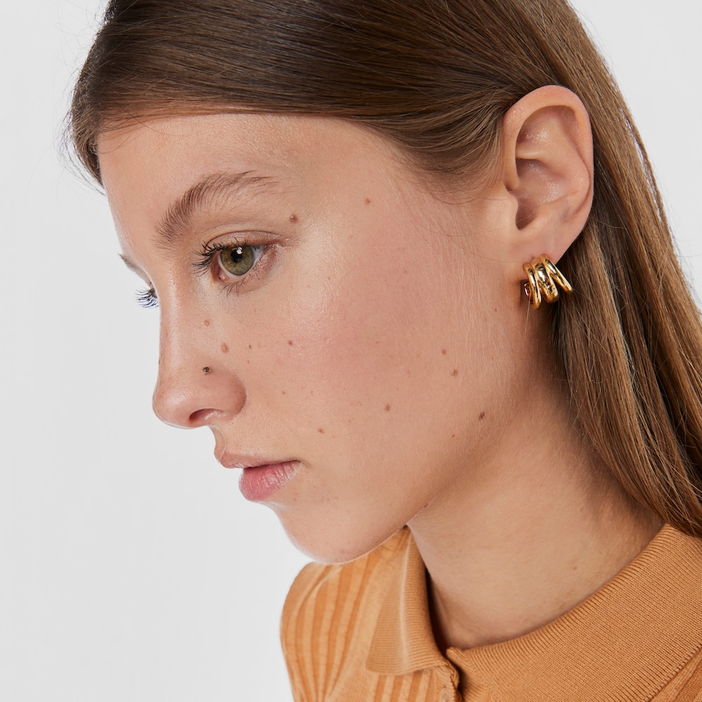 Gold-colored IP&nbsp;steel and garnet Beach Nose piercing