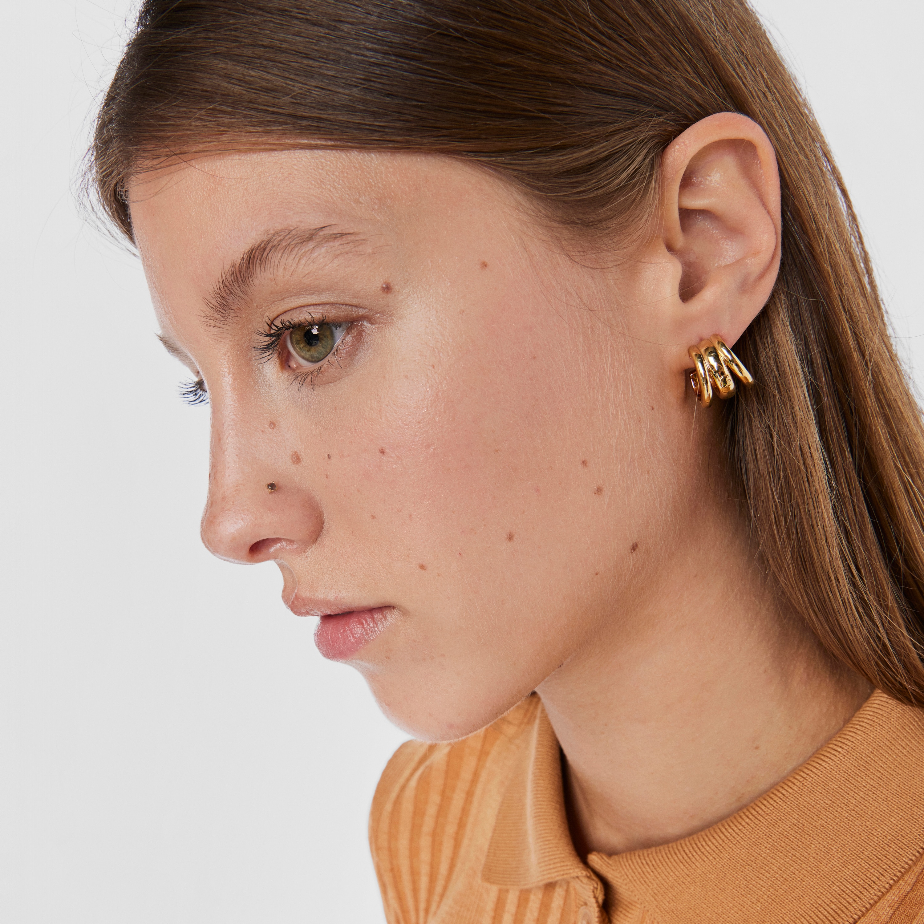 Gold-colored IP steel and garnet Beach Nose piercing