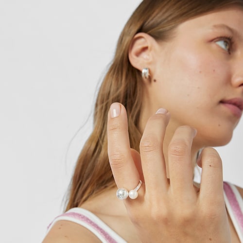 Silver St Tropez Disco bear ball Open ring with cultured pearl