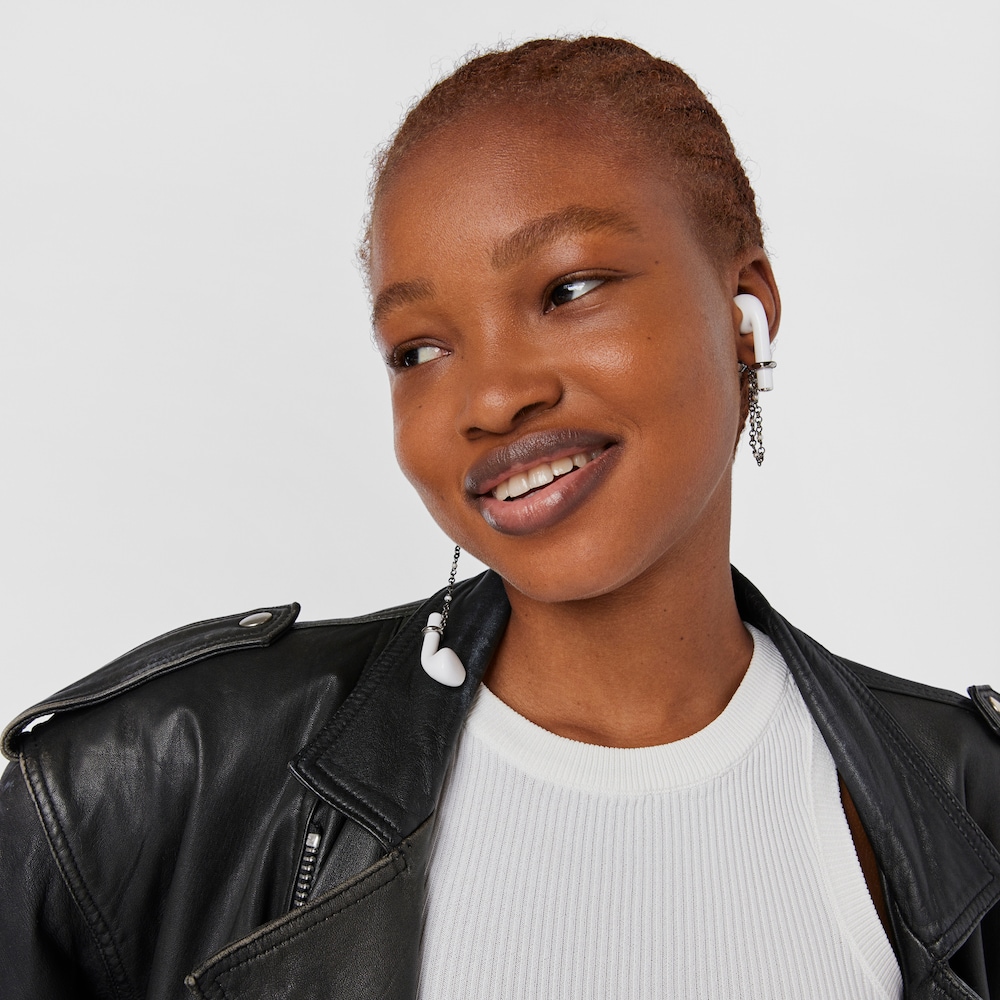 Brincos para Airpods Virtual&nbsp;Garden em prata dark silver e p&eacute;rolas cultivadas