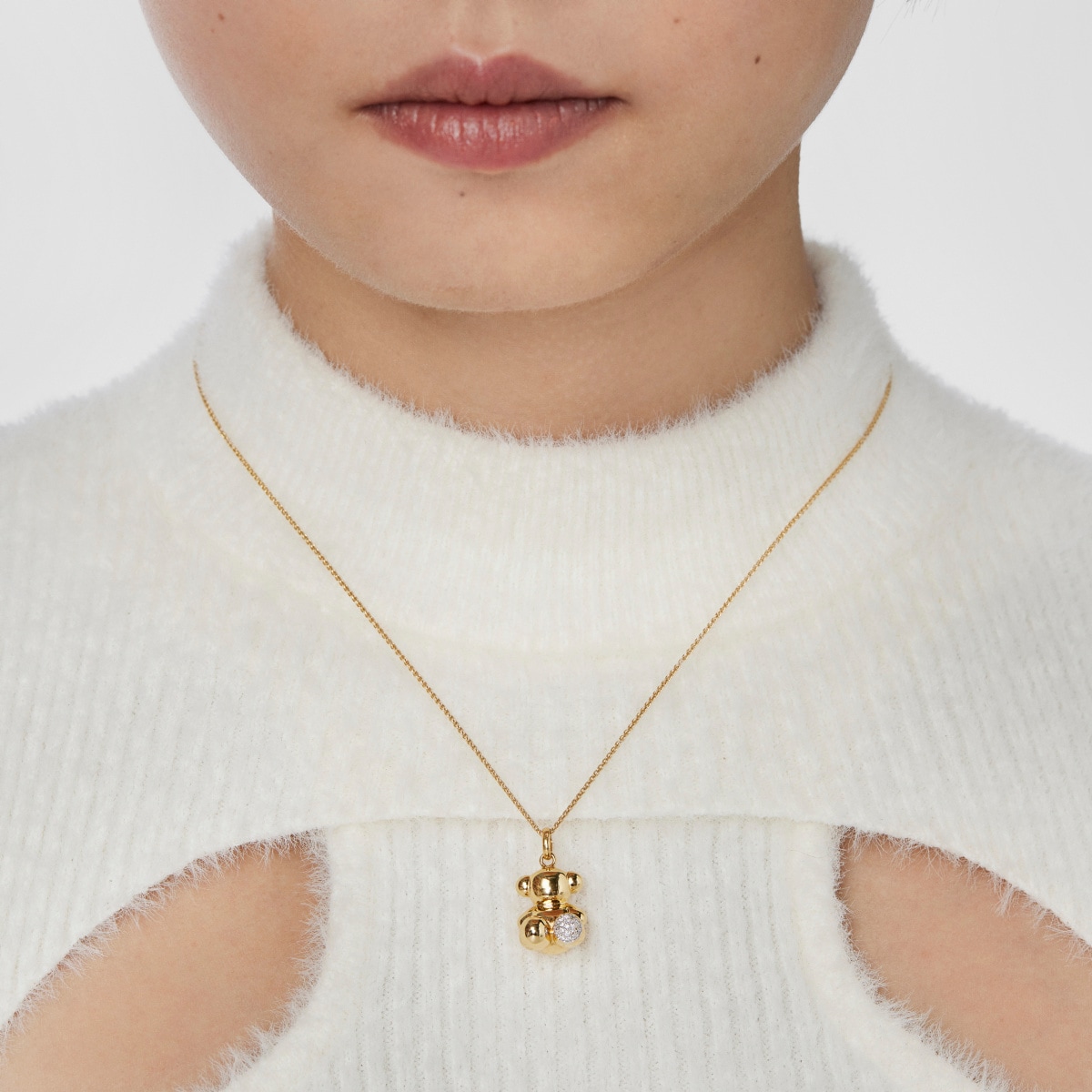 0,08ct-diamond and gold Bold Bear pendant