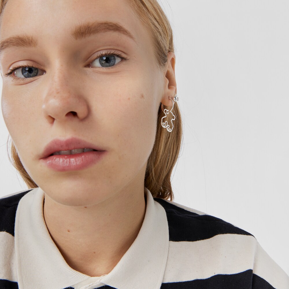 Kolczyki koła Tsuri ze srebra, z motywem misia i perłami hodowanymi