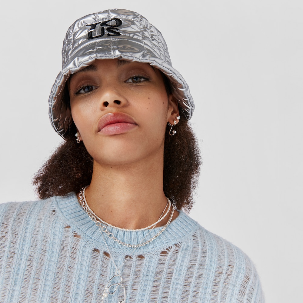 Dwuelementowe kolczyki Tsuri ze srebra, z motywem misia i perłami hodowanymi